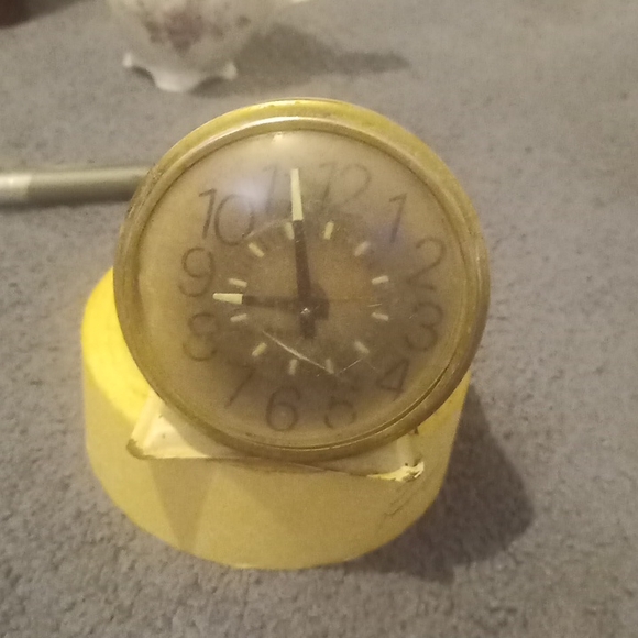 VINTAGE WESTCLOX ALARM TABLE TOP CLOCK - Picture 2 of 5